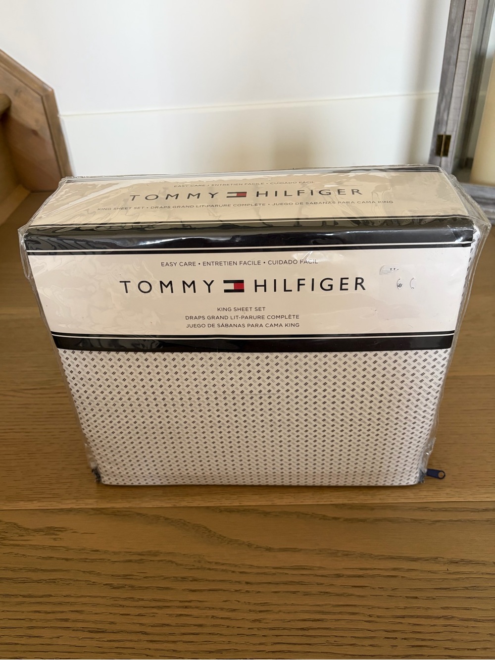 Tommy Hilfiger King Sheet Set - White with Grey Dot Pattern
